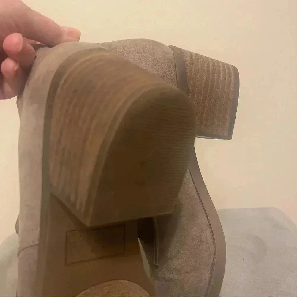 CARLOS SANTANA GRAHAM LACE UP FAUX SUEDE TAUPE BOOTIES SIZE 8M - Picture 7 of 11